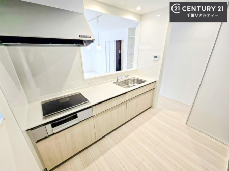 �L�b�`�� ���[�͂̍����V�X�e���L�b�`���ŁA��������H�����������Еt���A�L�X�Ƃ�����Ԃŉ��K�ɗ������y���߂܂��B