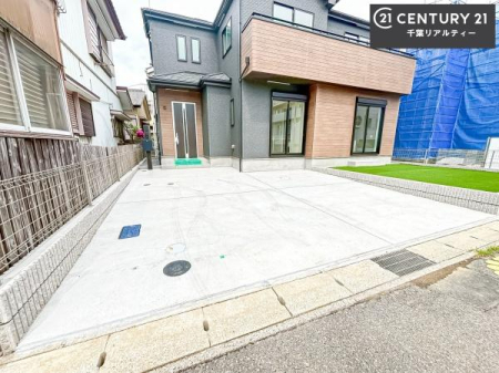 ���ԏ� ���ԃX�y�[�X��3�䕪����܂�(�Ԏ�ɂ��)�I�Z�J���h�J�[�͂������A�o�C�N�⎩�]�ԂȂǂ��u���ꏊ�ɍ���܂���B