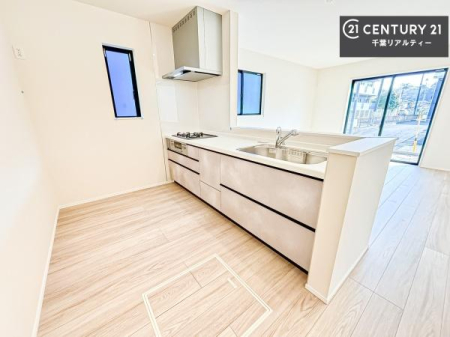 �L�b�`�� ��Ƃ肠�钲���X�y�[�X�ō�Ƃ����₷�����K�ȃL�b�`���ł��I
���q�l�ƈꏏ�ɂ��َq������y���߂�L�X�X�y�[�X�ł��B�y�����������ԂɂȂ肻���ł��ˁI