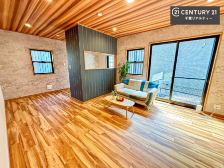 ���r���O �S�n�ǂ����r���O�͉Ƒ������R�ƏW�܂�܂��B�Ƒ��c�R�̎��Ԃ����������ł��B���Ƒ��ƁA����w�[���������Ԃ��߂��������ł��ˁB