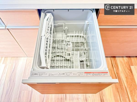 �L�b�`�� �H��@�t���̃L�b�`���ł��I�Z���������r��h�~�Ƃ��đ�ϊ��􂷂�֗��Ȏd�l�ł��I�r���g�C���Ȃ̂ŃL�b�`���̏ꏊ����炸�����X�y�[�X���L���g�����Ƃ��o���܂��I