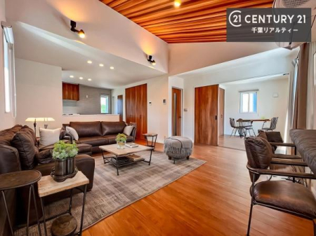 ���r���O �Ƌ��CG�p�[�X�ł��B�J�����̂���L�XLDK�I�\�t�@�[��_�C�j���O�e�[�u����u���Ă������ɂȂ�Ȃ��̂ŉ��K�ɉ߂����܂��I�R�~���j�P�[�V���������₷�����r���O�ł��I