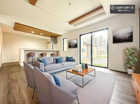 ���r���O �Ƌ��CG�p�[�X�ł��B�J�����̂���L�XLDK�I�\�t�@�[��_�C�j���O�e�[�u����u���Ă������ɂȂ�Ȃ��̂ŉ��K�ɉ߂����܂��I�R�~���j�P�[�V���������₷�����r���O�ł��I