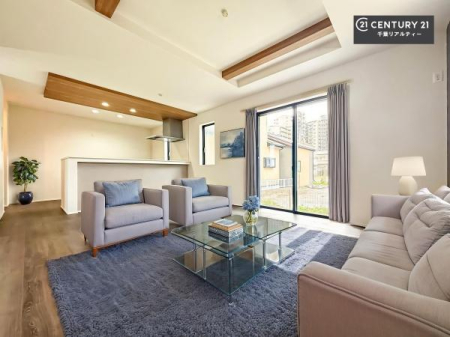 ���r���O �Ƌ��CG�p�[�X�ł��B�傫�ȑ����炽���Ղ�̗z���������閾�邢���r���O�B�J�����̂��郊�r���O�ŉƑ��c���̂��났�̎��Ԃ��߂����܂��I