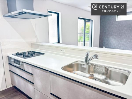 �L�b�`�� ���[�X�y�[�X���[�����Ă���A�L�b�`���܂�����������ƕۂ��Ȃ���A�L�X�Ƃ��������X�y�[�X���m�ہB���K�ȍ�Ɗ��ŁA�����̂����������X���[�Y�ɂ͂��ǂ�܂��B