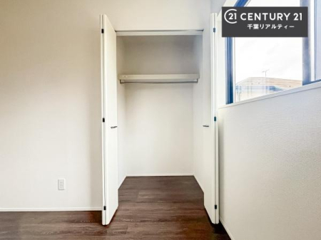 ���[ �L�x�Ȏ��[�X�y�[�X�ŁA�Z��Ԃ�������B
��������}���A��������Ԃ�ۂĂ���[�[���̏Z�܂��ł��B