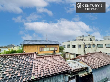 �Z�˂���̒��]�ʐ^ �L����X���݂Ɛ����]�ł����ґ�Ȓ��]�B���ԂƂƂ��ɕ\���ς���i�F���A���X�̕�炵�ɍʂ��Y���܂��B