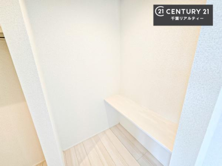 ���̑����� �E�H�[�N�C���N���[�[�b�g���ɂ́A�J�E���^�[�t���I�J�o���⏬����u������ł���̂Ő������ڂ��֗��I���o�����O�̃R�[�f�B�l�[�g�����N���N���܂��ˁI