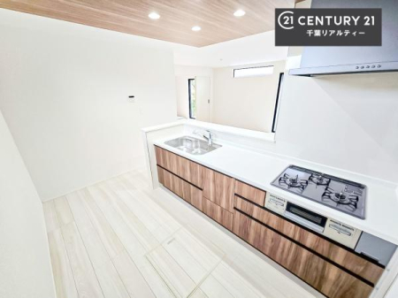 �L�b�`�� ��l�C�̑Ζʎ��V�X�e���L�b�`�����̗p���Ă��܂��I���Ƒ��̃R�~���j�P�[�V���������R�Ƒ�����݌v�ł��B
���q�l�ɂ��ڂ��͂��̂Ŋ������ł��ˁB���[�͂�����܂��I