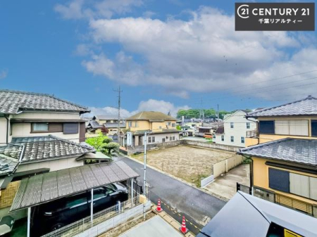 �Z�˂���̒��]�ʐ^ �L����X���݂Ɛ����]�ł����ґ�Ȓ��]�B���ԂƂƂ��ɕ\���ς���i�F���A���X�̕�炵�ɍʂ��Y���܂��B