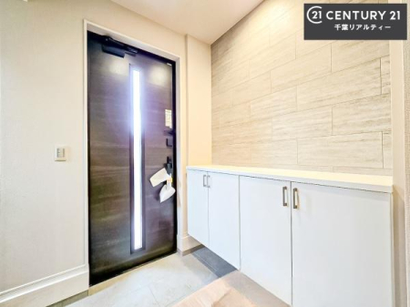 ���� �V���[�Y�{�b�N�X�t���B���ւ��Еt�����|�������₷���ł��I
�X�b�L���������ւŌ˂��J�����u�ԁA�������̂���S�n������Ԃ��o�}���Ă���܂��B