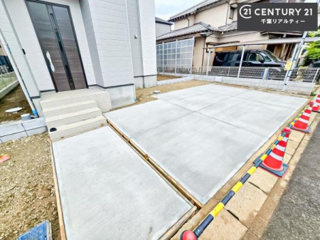 ���ԏ� ���ԃX�y�[�X��3�䕪����܂��I�Z�J���h�J�[�͂������A�o�C�N�⎩�]�ԂȂǂ��u���ꏊ�ɍ���܂���B(�Ԏ�ɂ��)�ڂ����ڍׂ́A���C�y�ɕ��Ђ܂ł��₢���킹���������B