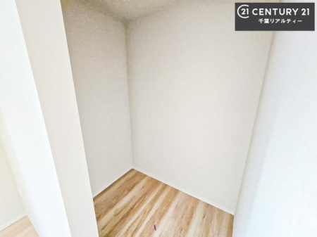 ���[ �E�H�[�N�C���N���[�[�b�g�t���ł��B��������̂��m���Ȃǂ����[���Ă��������ł��ˁI���ɂ���@�������ȂǋG�ߕ��̑傫�ȉƓd�����[�ł��܂��I