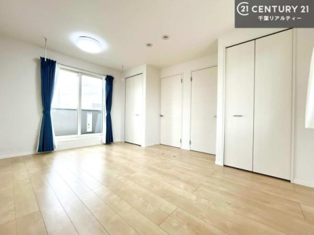 �q������ ���[�X�y�[�X���t���Ă���̂ŁA�}�ȗ��q���ł��U�炩��������������T�b�ƕЂÂ����đ�ϕ֗��ł��I�ǖʂ��L�X���Ă���̂ŁA�׋�����x�b�h�̒u����ɍ���܂���I