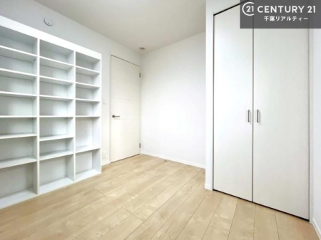 �m�� �V���v���Ƀf�U�C������Ă��邽�߁A�Ƌ��I�т܂���I
���C�ɓ���̉Ƌ��u���Ă��낰���Ԃ���邱�Ƃ��ł��܂��B