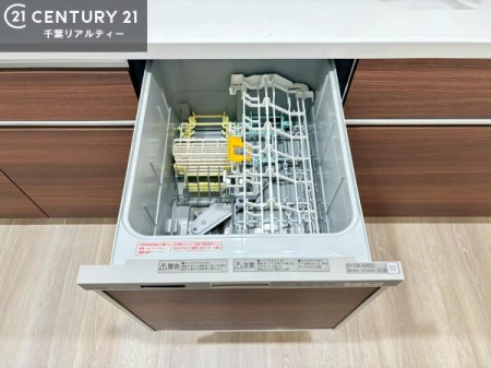 �L�b�`�� �H��@�t���̃L�b�`���ł��I�Z���������r��h�~�Ƃ��đ�ϊ��􂷂�֗��Ȏd�l�ł��I�r���g�C���Ȃ̂ŃL�b�`���̏ꏊ����炸�����X�y�[�X���L���g�����Ƃ��o���܂��I