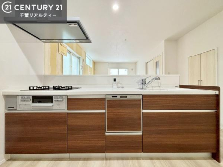 �L�b�`�� ��Ƃ����₷���V�X�e���L�b�`���ł��I���[����������t���Ă���̂ŁA�����X�y�[�X�ɕ���u���Ȃ��čςނ̂ŁA�L�X�g���āA���K�ɍ�Ƃ��ł��܂��I