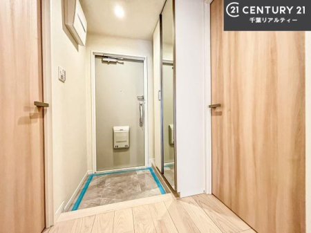 ���� �V���[�Y�{�b�N�X�t���B���ւ��Еt�����|�������₷���ł��I
�X�b�L���������ւŌ˂��J�����u�ԁA�������̂���S�n������Ԃ��o�}���Ă���܂��B