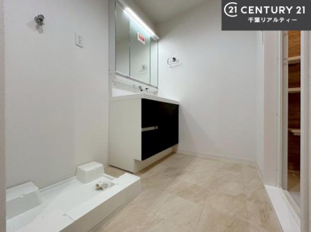 ���ʑ�E���ʏ� �g�Ȃ�𐮂�����ʏ��́A���������厖�ł��I������̐������̂��镵�͋C�����o�I�C�����悭���g�����������܂��B�L�X�����X�y�[�X���������ł��ˁI
