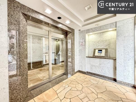 �G���g�����X �z������̗ǂ��G���g�����X�́A���Ƒ��₨�q�l���������}���Ă���܂��B
�����̕�炵�ɐS�n�悳�������炵�Ă�����Ԃł��B