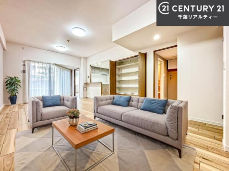 ���r���O �Ƌ��CG�p�[�X�ł��B��؂ȉƑ����W�܂邩�炱��LDK�ɂ͂�����肽���B
�q�����������C�ɏ΂��Ȃ��瑖�����Ă���p�����������u�L���Ƃɂ��ėǂ������v�Ǝv���u�Ԃł��B