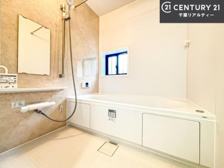 ���� �������������l�̕��͋C�̃o�X���[���́A�����o�Ă��ăo�X�^�C�����[���I
���d���撣���Ă��邲�J���ɂ��D�݂̍���̓����܂����āA�y����ł݂Ă͂������ł��傤���H