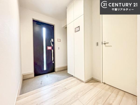 ���� �V���[�Y�{�b�N�X�t���B���ւ��Еt�����|�������₷���ł��I
�X�b�L���������ւŌ˂��J�����u�ԁA�������̂���S�n������Ԃ��o�}���Ă���܂��B