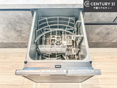 �L�b�`�� �H��@�t���̃L�b�`���ł��I�Z���������r��h�~�Ƃ��đ�ϊ��􂷂�֗��Ȏd�l�ł��I�r���g�C���Ȃ̂ŃL�b�`���̏ꏊ����炸�����X�y�[�X���L���g�����Ƃ��o���܂��I