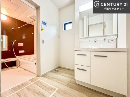 ���ʑ�E���ʏ� �O�ʋ��d�l�̐��ʏ��́A�g�����Ȃ݂����₷������I���͎��[�ɂȂ��Ă��܂��B�h���C���[�₨���ϓ����Еt������̂Ő��ʑ������X�b�L���ƌ����邱�Ƃ��o���܂��I