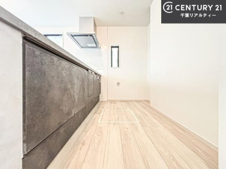 �L�b�`�� ��Ƃ肠�钲���X�y�[�X�ō�Ƃ����₷�����K�ȃL�b�`���ł��I
���q�l�ƈꏏ�ɂ��َq������y���߂�L�X�X�y�[�X�ł��B�y�����������ԂɂȂ肻���ł��ˁI