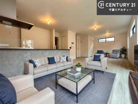 ���r���O �Ƌ��CG�p�[�X�ł��B�J�����̂���L�XLDK�I�\�t�@�[��_�C�j���O�e�[�u����u���Ă������ɂȂ�Ȃ��̂ŉ��K�ɉ߂����܂��I�R�~���j�P�[�V���������₷�����r���O�ł��I