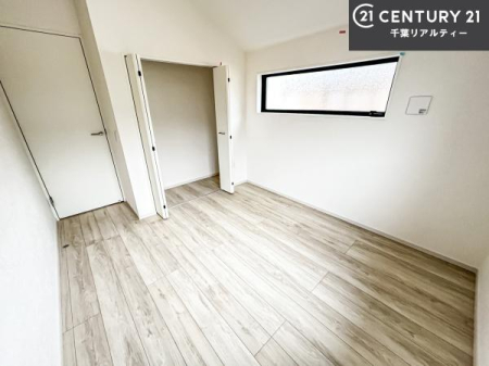 �Q�� �D���������������ޗm���́A���̖ڊo�߂��C�������ǂ������ł��ˁB���������Ԃ��������Ɖ߂������Ƃ��ł��܂��B�D�����F�����̃t���[�����O���ǂ�ȉƋ�ɂ��}�b�`���܂��I