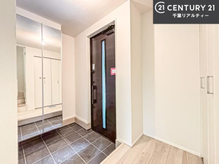 ���� �V���[�Y�{�b�N�X�t���B���ւ��Еt�����|�������₷���ł��I
�X�b�L���������ւŌ˂��J�����u�ԁA�������̂���S�n������Ԃ��o�}���Ă���܂��B