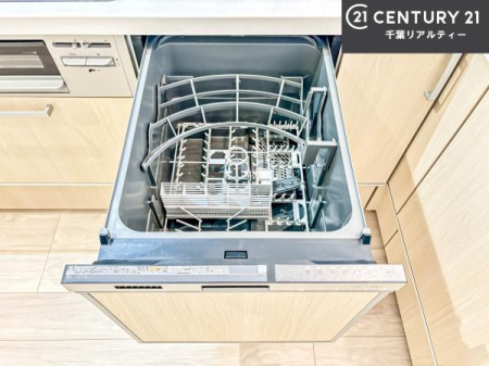 �L�b�`�� �H��@�t���̃L�b�`���ł��I�Z���������r��h�~�Ƃ��đ�ϊ��􂷂�֗��Ȏd�l�ł��I�r���g�C���Ȃ̂ŃL�b�`���̏ꏊ����炸�����X�y�[�X���L���g�����Ƃ��o���܂��I