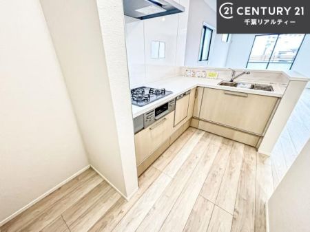 �L�b�`�� ��Ƃ肠�钲���X�y�[�X�ō�Ƃ����₷�����K�ȃL�b�`���ł��I
���q�l�ƈꏏ�ɂ��َq������y���߂�L�X�X�y�[�X�ł��B�y�����������ԂɂȂ肻���ł��ˁI