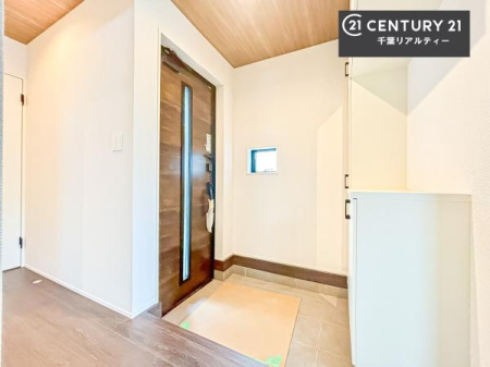 ���� �V���[�Y�{�b�N�X�t���B���ւ��Еt�����|�������₷���ł��I
�X�b�L���������ւŌ˂��J�����u�ԁA�������̂���S�n������Ԃ��o�}���Ă���܂��B