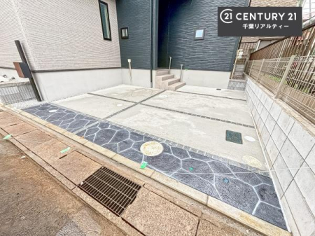 ���ԏ� ���ԃX�y�[�X��2�䕪����܂��I�Z�J���h�J�[�͂������A�o�C�N�⎩�]�ԂȂǂ��u���ꏊ�ɍ���܂���B