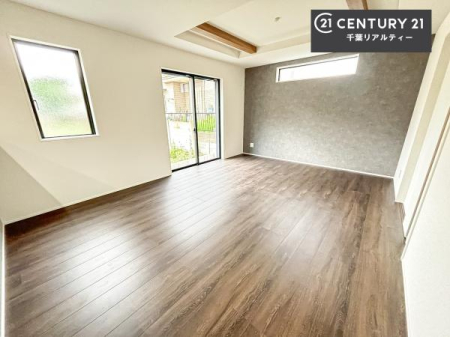 ���r���O �D�����z���܂肪���r���O����ł���ċ��S�n�̗ǂ���Ԃ����o���Ă���܂��I
���났�̎��Ԃ��߂����܂��I