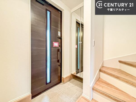 ���� �V���[�Y�{�b�N�X�t���B���ւ��Еt�����|�������₷���ł��I
�X�b�L���������ւŌ˂��J�����u�ԁA�������̂���S�n������Ԃ��o�}���Ă���܂��B