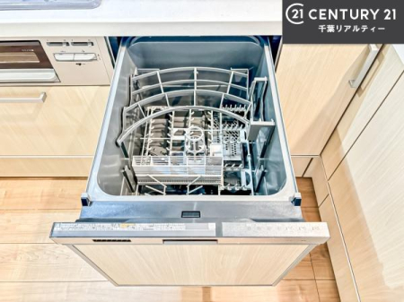 �L�b�`�� �H��@�t���̃L�b�`���ł��I�Z���������r��h�~�Ƃ��đ�ϊ��􂷂�֗��Ȏd�l�ł��I�r���g�C���Ȃ̂ŃL�b�`���̏ꏊ����炸�����X�y�[�X���L���g�����Ƃ��o���܂��I