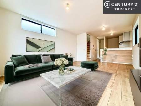 ���r���O �Ƌ��CG�p�[�X�ł��B�J�����̂���L�XLDK�I�\�t�@�[��_�C�j���O�e�[�u����u���Ă������ɂȂ�Ȃ��̂ŉ��K�ɉ߂����܂��I�R�~���j�P�[�V���������₷�����r���O�ł��I