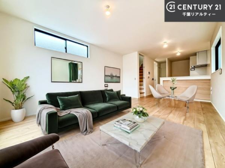 ���r���O �Ƌ��CG�p�[�X�ł��B�S�n�ǂ����r���O�͉Ƒ������R�ƏW�܂�܂��B�Ƒ��c�R�̎��Ԃ����������ł��B���Ƒ��ƁA����w�[���������Ԃ��߂��������ł��ˁB