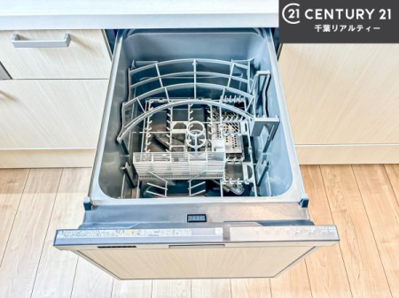 �L�b�`�� �H��@�t���̃L�b�`���ł��I�Z���������r��h�~�Ƃ��đ�ϊ��􂷂�֗��Ȏd�l�ł��I�r���g�C���Ȃ̂ŃL�b�`���̏ꏊ����炸�����X�y�[�X���L���g�����Ƃ��o���܂��I