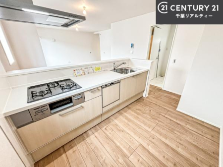 �L�b�`�� ��Ƃ肠�钲���X�y�[�X�ō�Ƃ����₷�����K�ȃL�b�`���ł��I
���q�l�ƈꏏ�ɂ��َq������y���߂�L�X�X�y�[�X�ł��B�y�����������ԂɂȂ肻���ł��ˁI