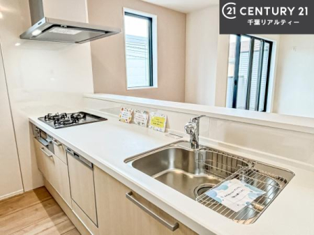 �L�b�`�� ��l�C�̑Ζʎ��V�X�e���L�b�`�����̗p���Ă��܂��I���Ƒ��̃R�~���j�P�[�V���������R�Ƒ�����݌v�ł��B
���q�l�ɂ��ڂ��͂��̂Ŋ������ł��ˁB���[�͂�����܂��I