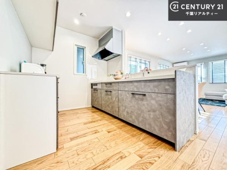 �L�b�`�� ��Ƃ����₷���V�X�e���L�b�`���ł��I���[����������t���Ă���̂ŁA�����X�y�[�X�ɕ���u���Ȃ��čςނ̂ŁA�L�X�g���āA���K�ɍ�Ƃ��ł��܂��I