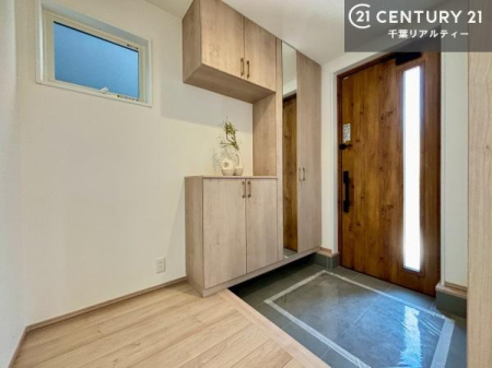 ���� �V���[�Y�{�b�N�X�t���Ȃ̂ŁA���ւ��Еt�����|�������₷���ł��I
�X�b�L���������ւŌ˂��J�����u�ԁA�������̂���S�n������Ԃ��o�}���Ă���܂��B