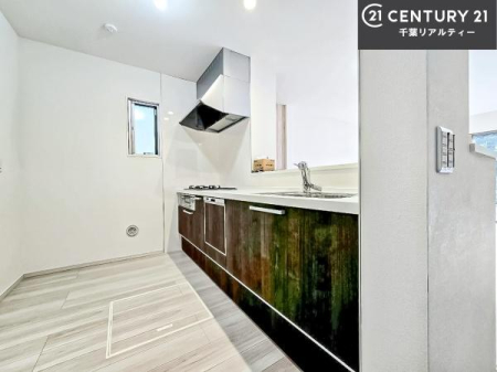 �L�b�`�� ��l�C�̑Ζʎ��V�X�e���L�b�`�����̗p���Ă��܂��I���Ƒ��̃R�~���j�P�[�V���������R�Ƒ�����݌v�ł��B
���q�l�ɂ��ڂ��͂��̂Ŋ������ł��ˁI�L�X�g���ĉ��K�ɍ�Ƃ��i�݂܂��B