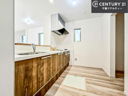 �L�b�`�� ��Ƃ����₷���V�X�e���L�b�`���ł��I���[����������t���Ă���̂ŁA�����X�y�[�X�ɕ���u���Ȃ��čςނ̂ŁA�L�X�g���āA���K�ɍ�Ƃ��ł��܂��I