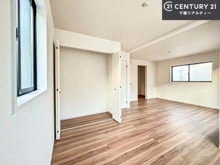 ���r���O�ȊO�̋��� �V���v���Ƀf�U�C������Ă��邽�߁A�Ƌ��I�т܂���I
���C�ɓ���̉Ƌ��u���Ă��낰���Ԃ���邱�Ƃ��ł��܂��B